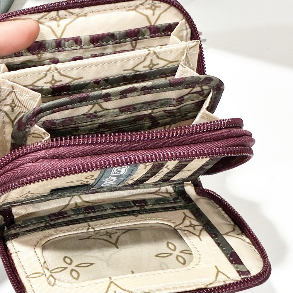 Lug Splits SE RFID Wallet in Leopard Berry Camouflage Nylon Full Zip - Picture 3 of 3